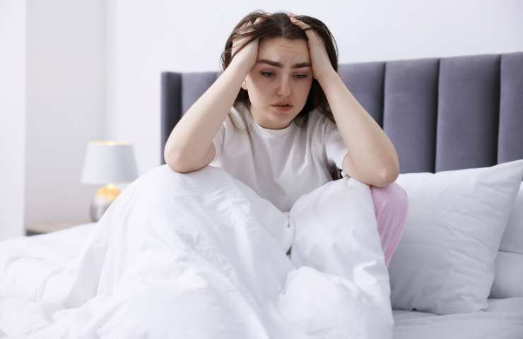 donna stanca dopo aver dormito