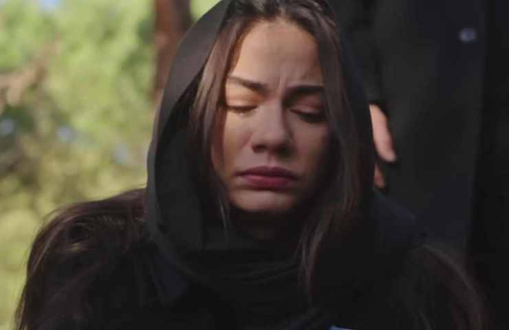 farah protagonista che piange